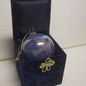Pier 1 2005 Peace Doves Hand Painted Li Bien 2.5" Glass Ornament